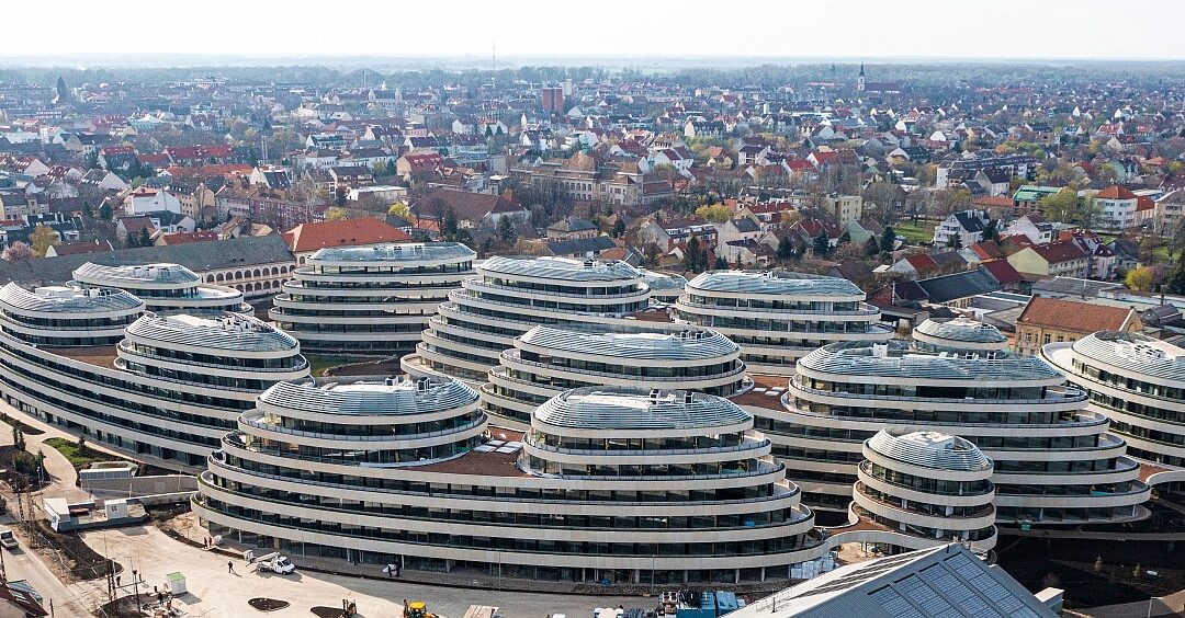 2022. ÁPRILIS 30.- SZOMBAT DÉLI LÁTOGATÁS A MESESZÉP CÉDRUS LAKÓPARKBA ÉS A KIVÁLÓ PRIMA ÜZLETKÖZPONTBAN